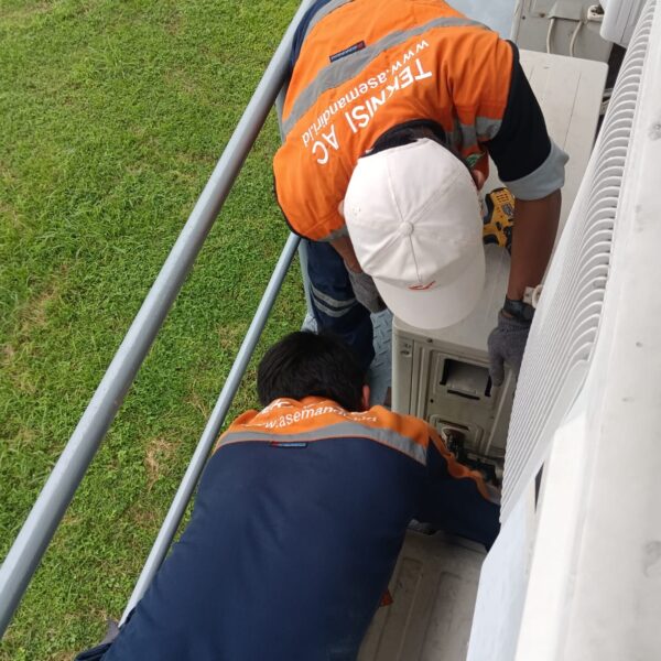 Repair AC di PT Star Cosmos