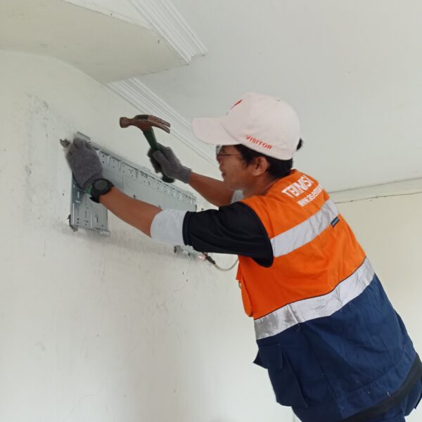 Pengecekan dan Cleaning AC di PT Baruna Raya Logistics