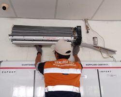 Pengecekan dan Cleaning AC di PT Baruna Raya Logistics